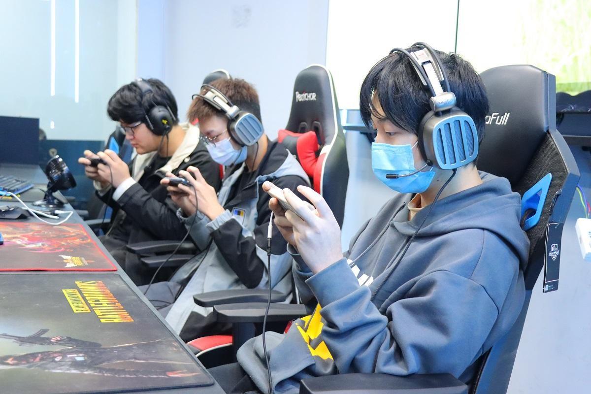 有公司增长超过100%，中国游戏产业，突然打了鸡血啦