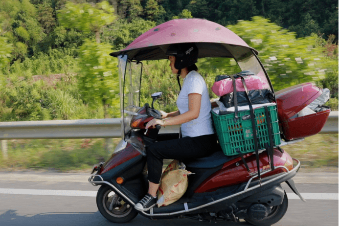 菜鸟科技下乡，打通乡村物流堵点，推动乡村生态升级