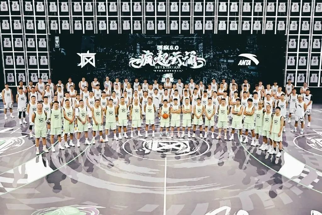 “要疯”六年，安踏与年轻人疯出“新宇宙”