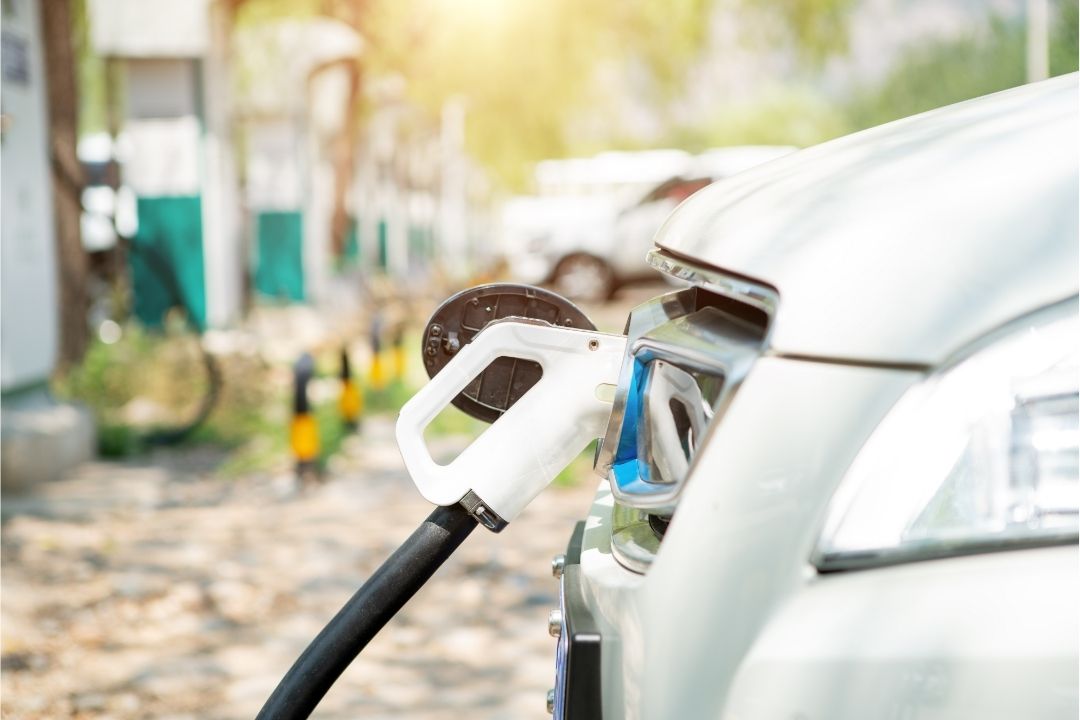 新势力盯上了“新能源车险”