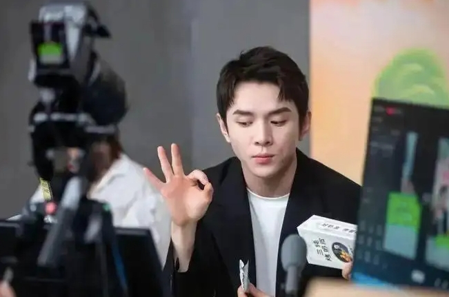 粉丝破亿后亿元买楼，疯狂小杨哥能跻身“带货四大天王”吗？