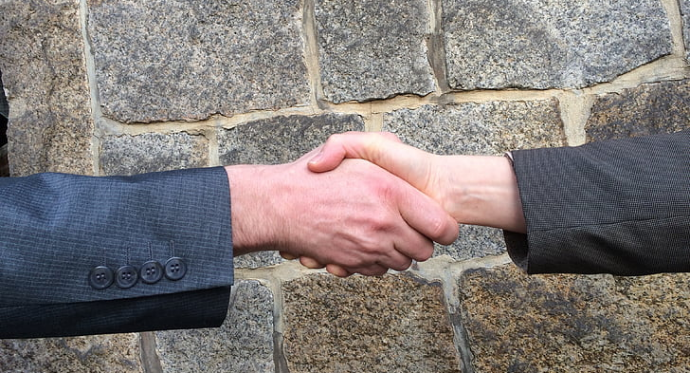 义务教育说“NO”的实验班，在高中能行吗