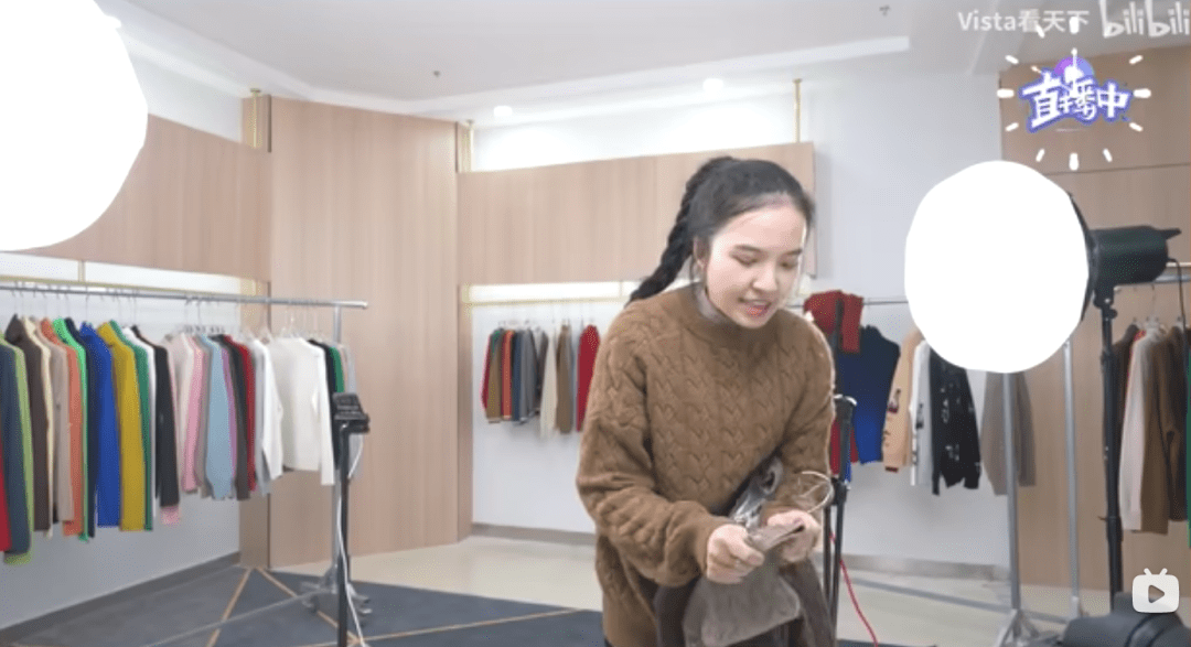 00后记者挑战做直播3场赚4千，这是什么概念？背后的一点思考