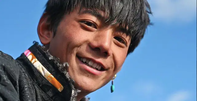 粉丝破千万的卡塔尔王子，另辟蹊径成为“世界杯”新顶流！