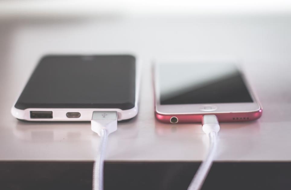 怪兽充电一年亏了4个亿？为啥涨价到10元共享充电宝还会亏呢？