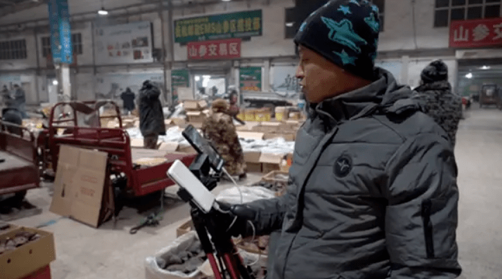 00后记者挑战做直播3场赚4千，这是什么概念？背后的一点思考