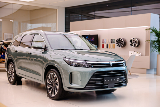 华为旗舰店·南昌万象城开业：全场景智慧生活的“江西样板”