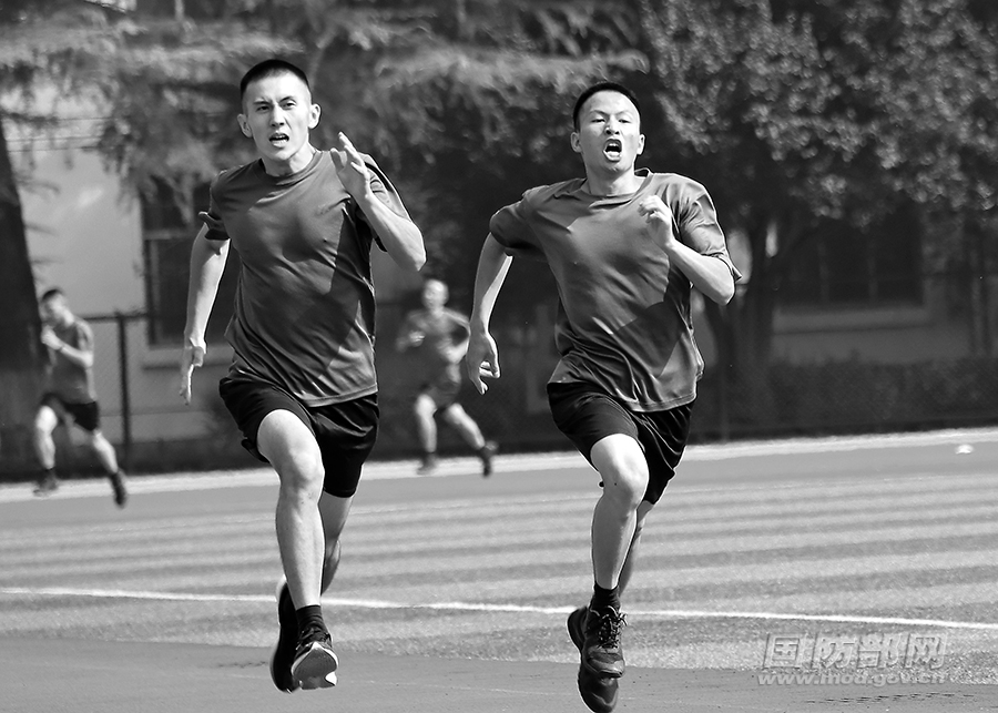 欲戴其冠，必承其重，军校“工作不愁”的另一面……