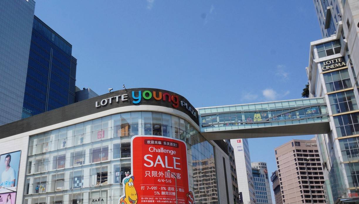 枪口对准代购，但巨头的宣战更像一场“闹剧”