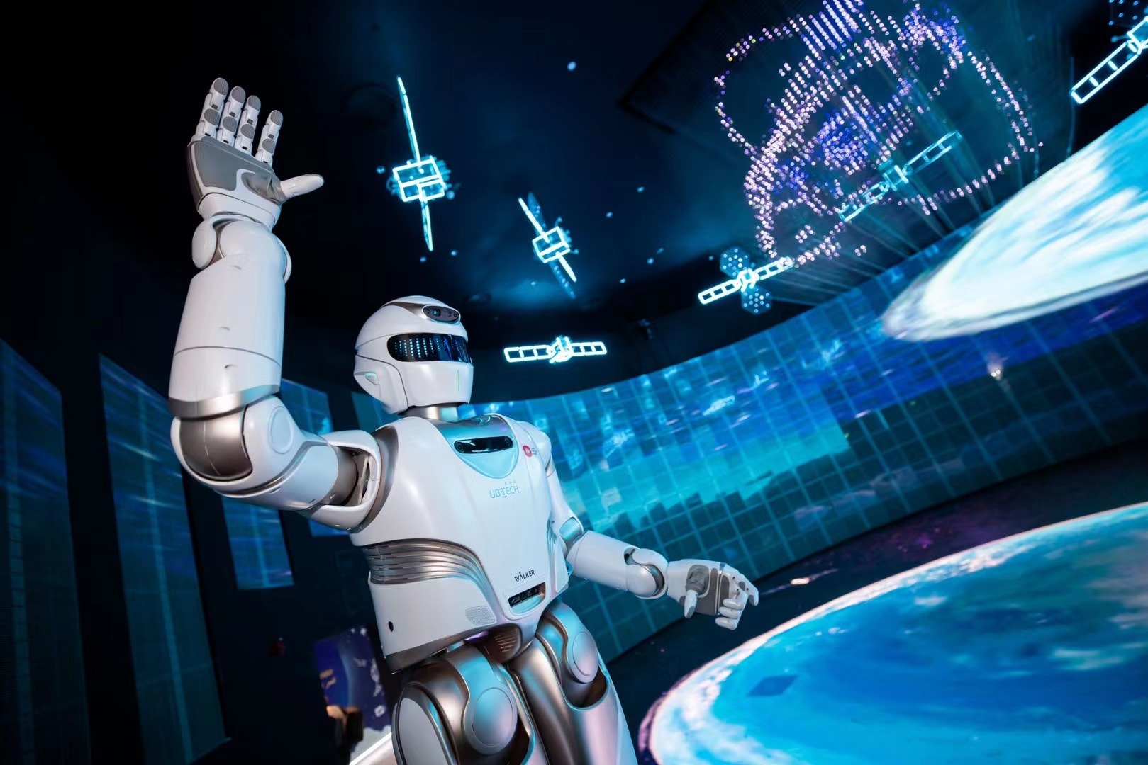 抗衡特斯拉擎天柱，人形机器人第一股实至名归？