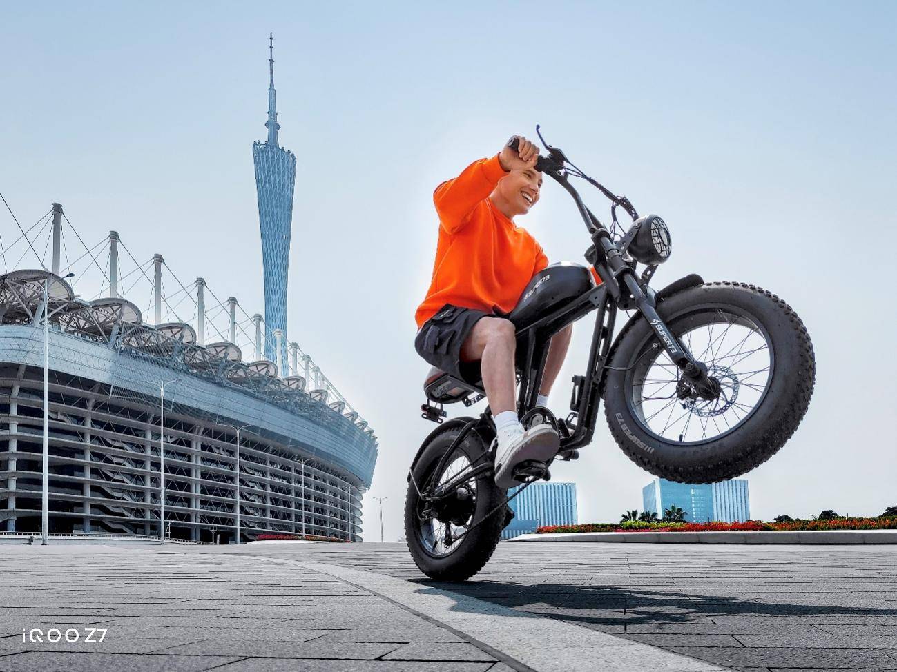 “性能续航小超人”iQOO Z7系列登场：售价仅1299元起