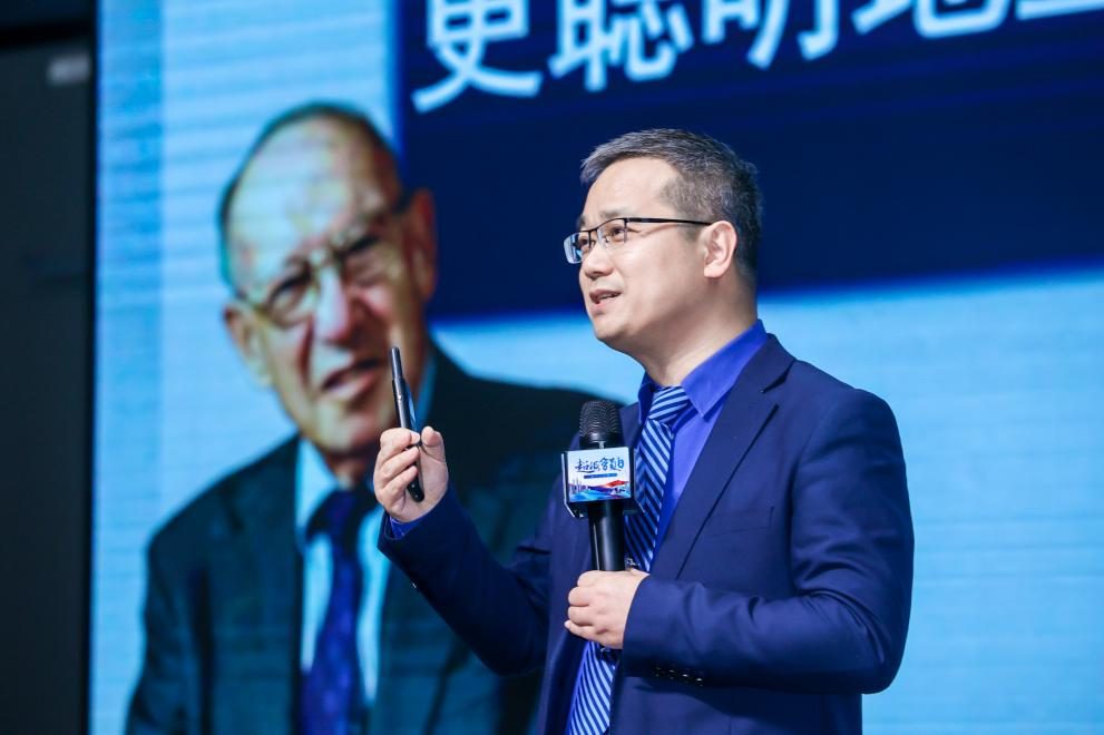 在“解剖”高端产品的价值体系后，我发现好的高端产品只是一张“入门券”