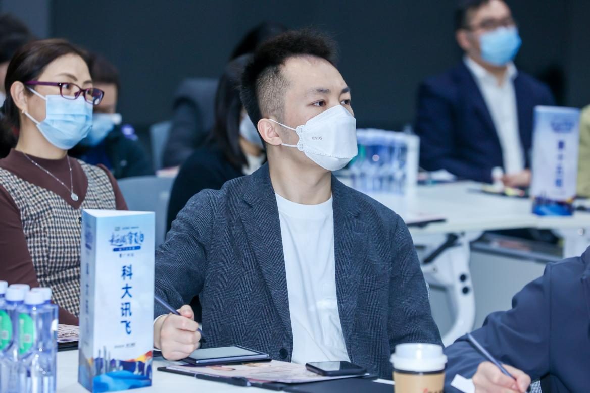 在“解剖”高端产品的价值体系后，我发现好的高端产品只是一张“入门券”