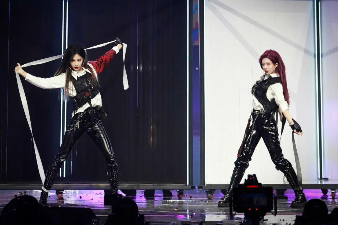 乐队卖CP、音综变伪恋综，“嗑糖”到底有多值钱？