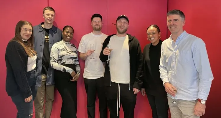 Spotify付费用户破2亿，50%黑胶消费者没有唱机，YouTube Music正式推出播客