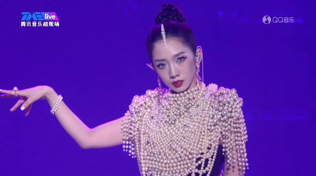 冯提莫、孟美岐，以及乐华娱乐的苦恼和困境