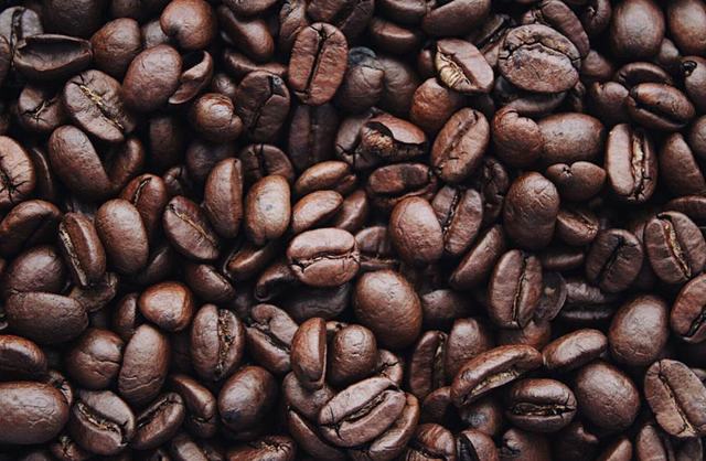 咖啡心智大战：抖音卷9.9，小红书拼口粮