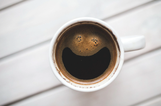 咖啡心智大战：抖音卷9.9，小红书拼口粮