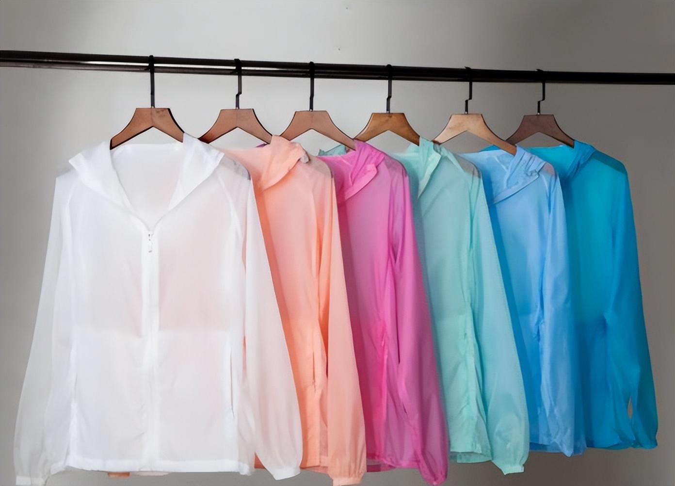 高温不断延续，被各大品牌盯上的防晒服真成一个好生意了？