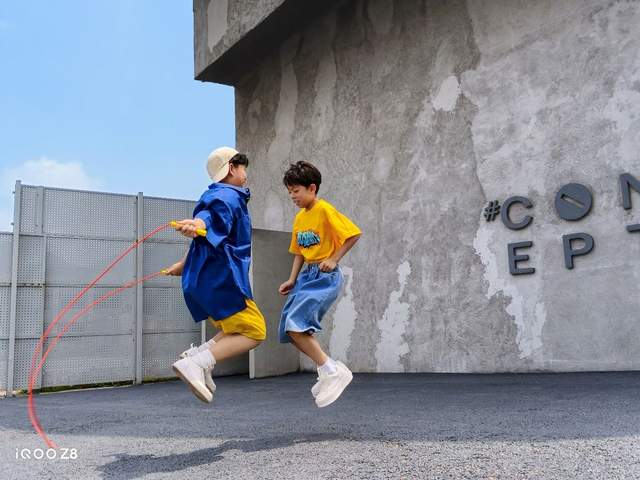 畅享充电续航自由 “天玑 8200 性能小超人”iQOO Z8系列发布