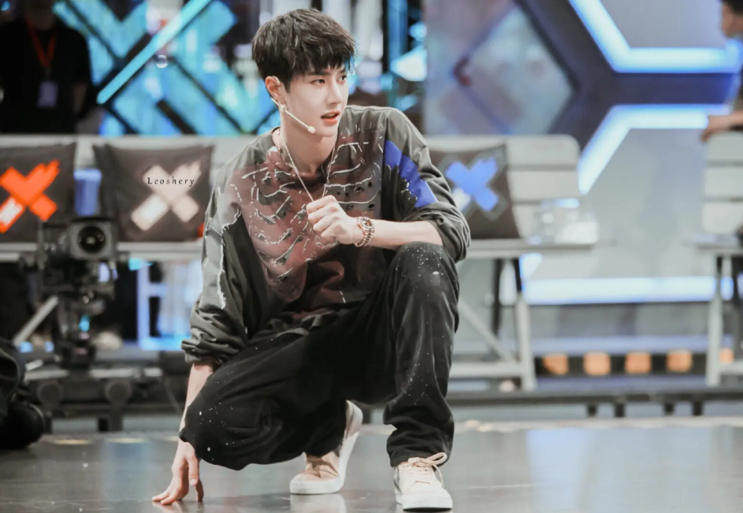 这些音乐人命运齿轮的转动时刻，背后是华语乐坛的兴衰变革