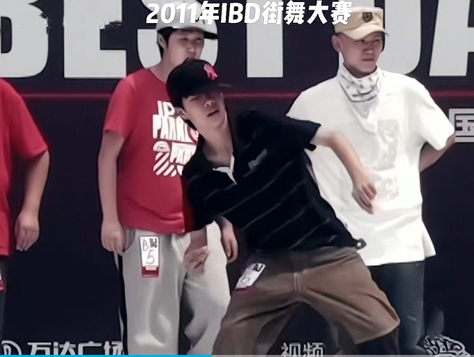 这些音乐人命运齿轮的转动时刻，背后是华语乐坛的兴衰变革