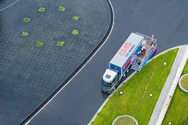 央视新闻“潮涌号”直播车：远程星瀚H、远程超级VAN正式亮相