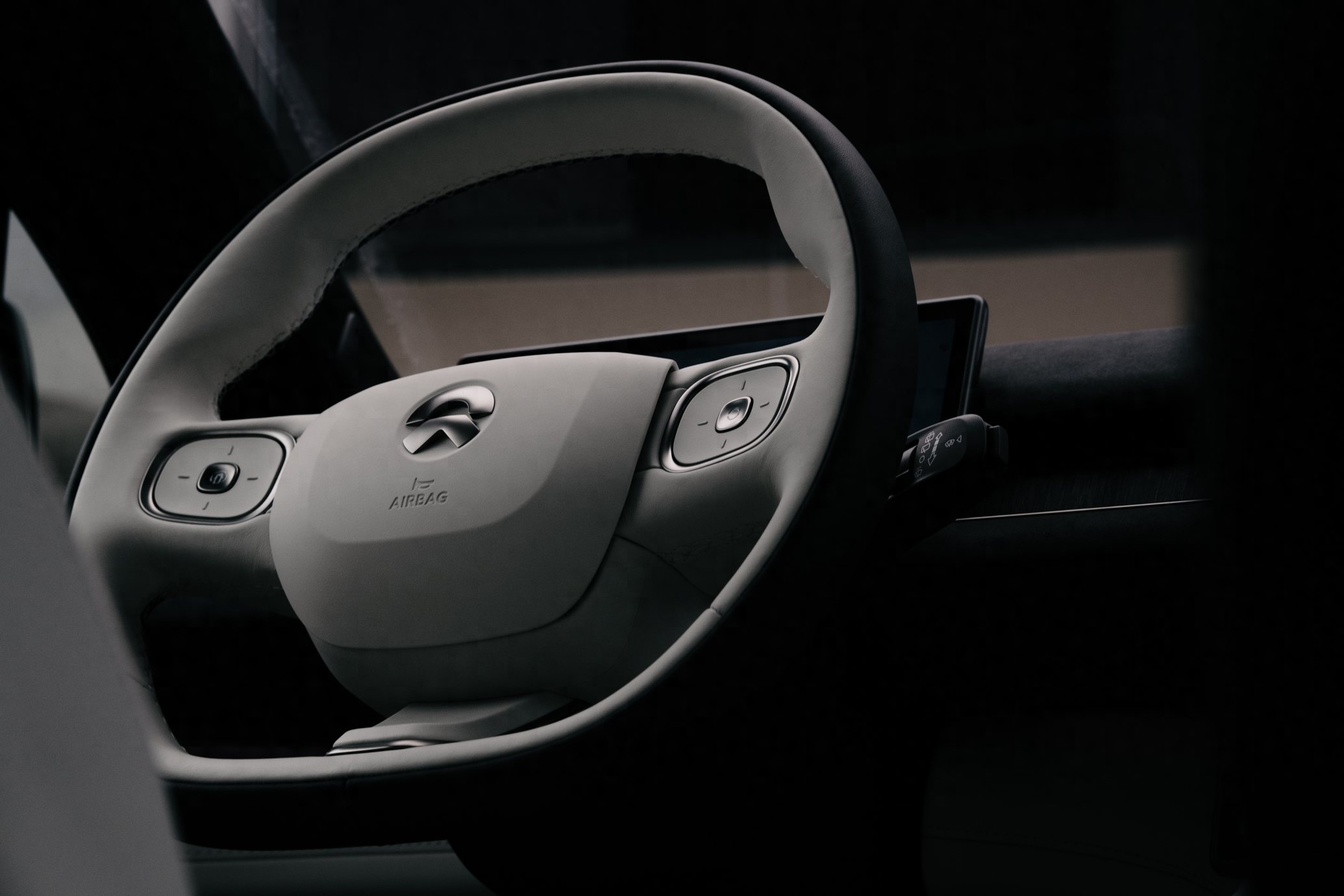 蔚来手机真的来了，汽车厂商造手机真会有人买吗？