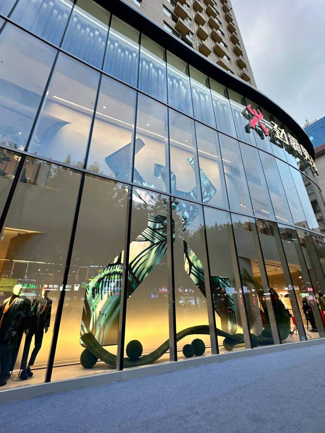 别再说男人不花钱了，他们只是更愿意为“含量”买单