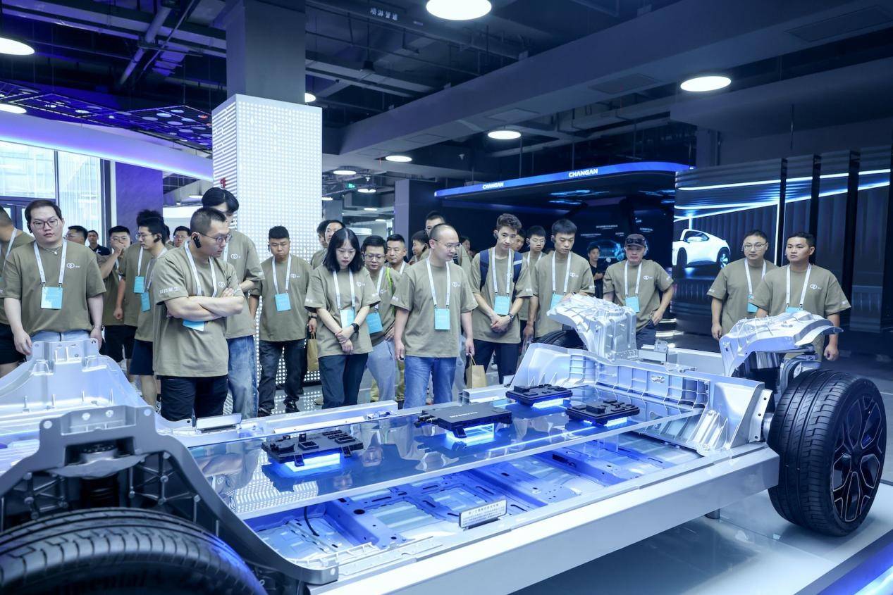 未来已来 长安汽车携全球伙伴开启“数智新汽车”时代