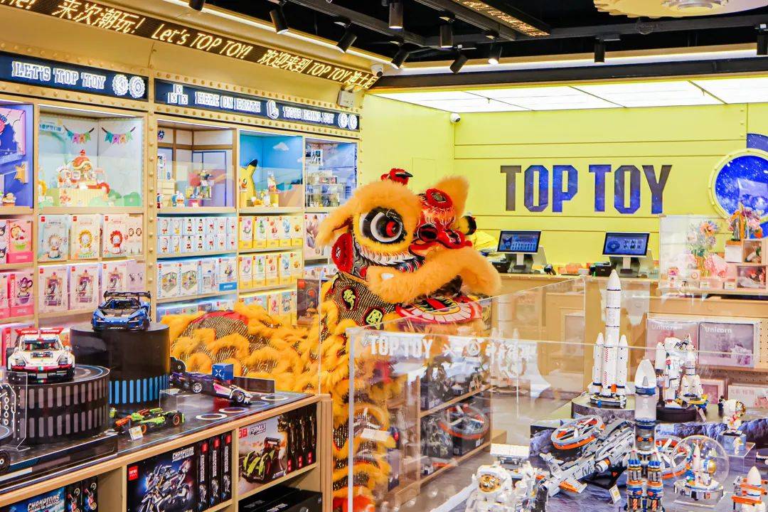 TOP TOY整活潮玩赛道，单店月业绩破三百万，八月GMV破亿
