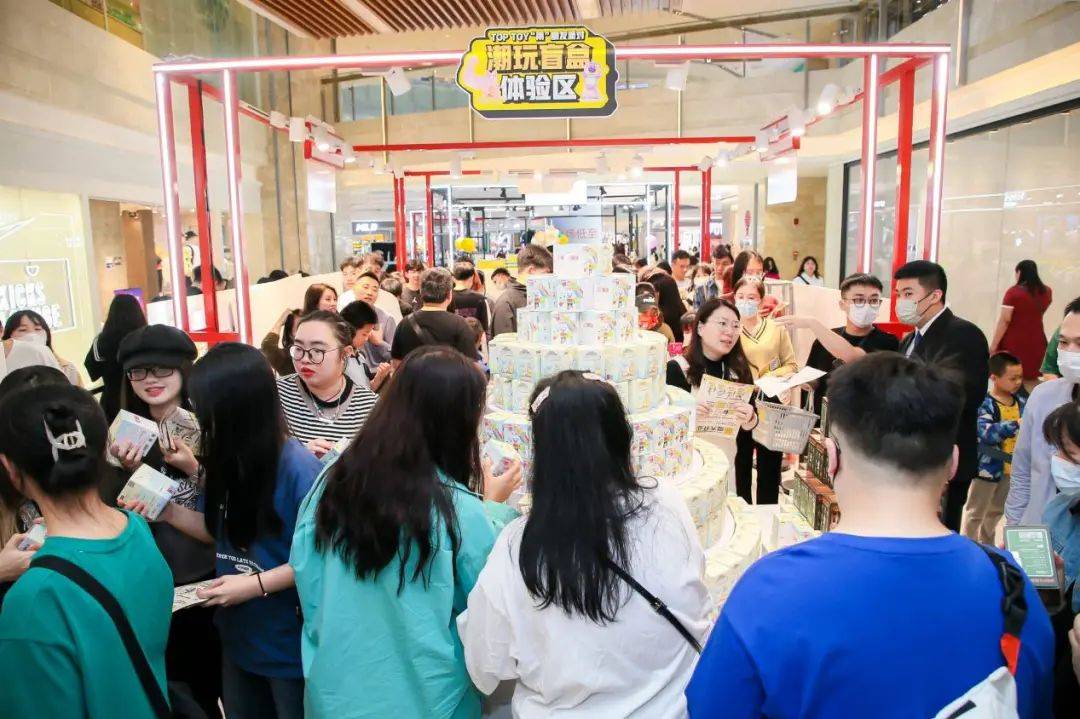 TOP TOY整活潮玩赛道，单店月业绩破三百万，八月GMV破亿
