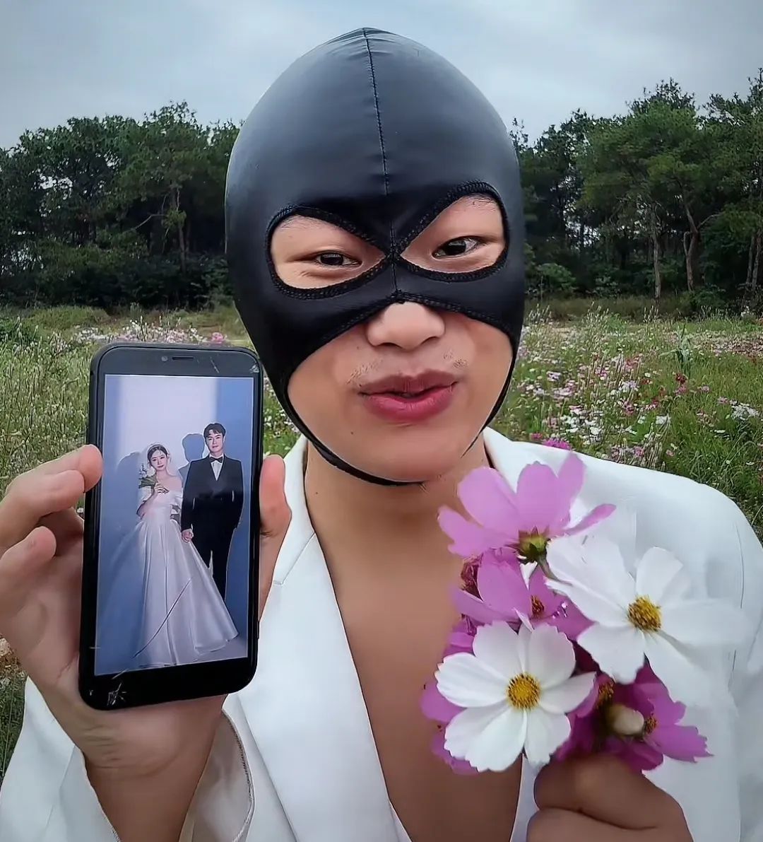 从蔡徐坤到爱豆King，抽象文化为何能全网流行？