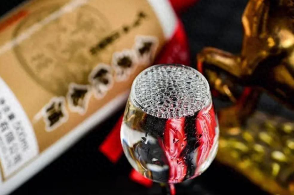 高端白酒也卖不动了？白酒企业们还有招吗？