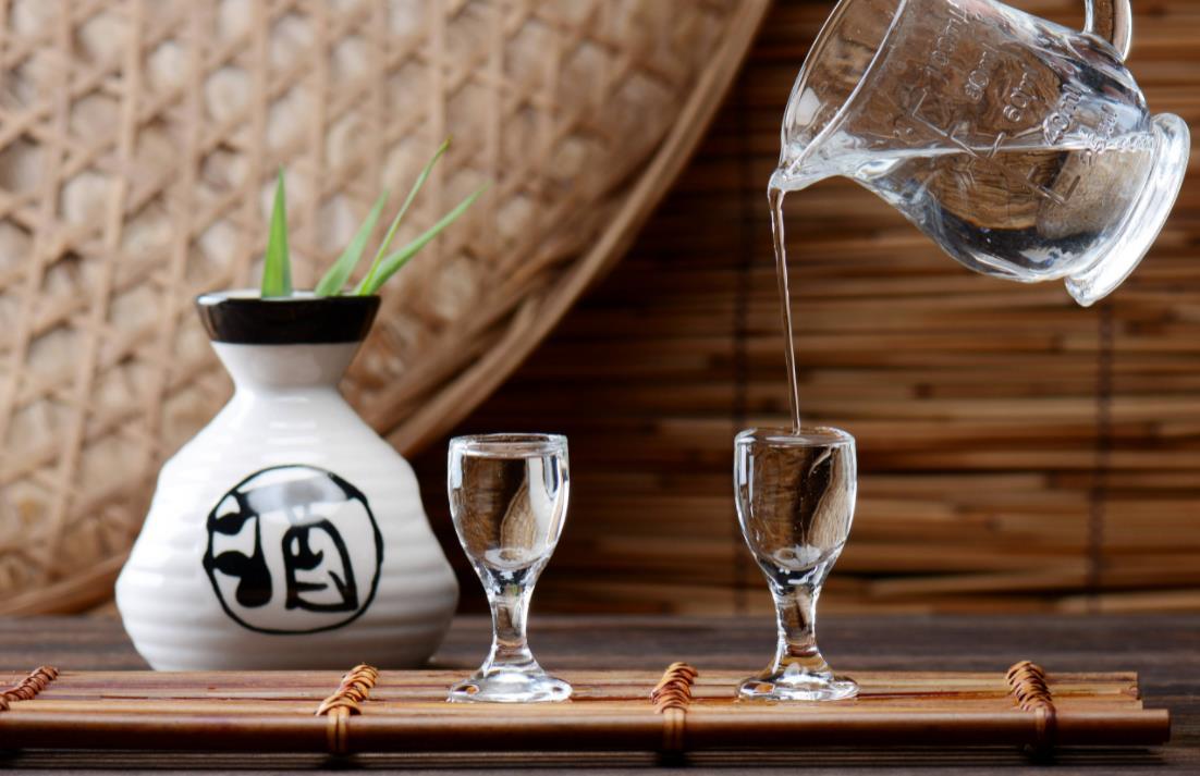 高端白酒也卖不动了？白酒企业们还有招吗？