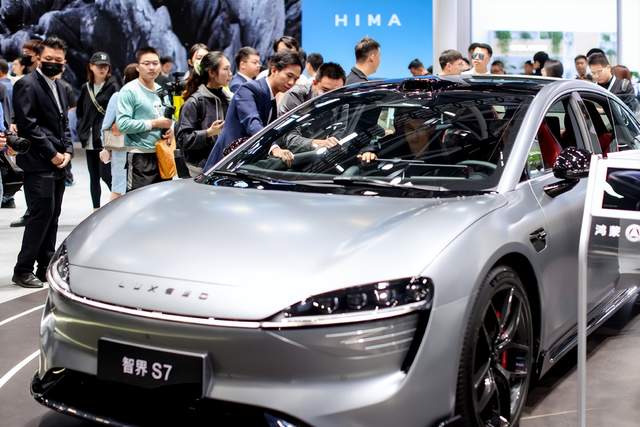 首发鸿蒙4智能座舱，智界S7再次刷新智能交互的天花板