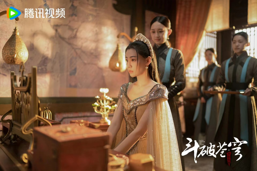 当下饭剧来追，快节奏、特效升级的《斗破苍穹2》观感“很可”