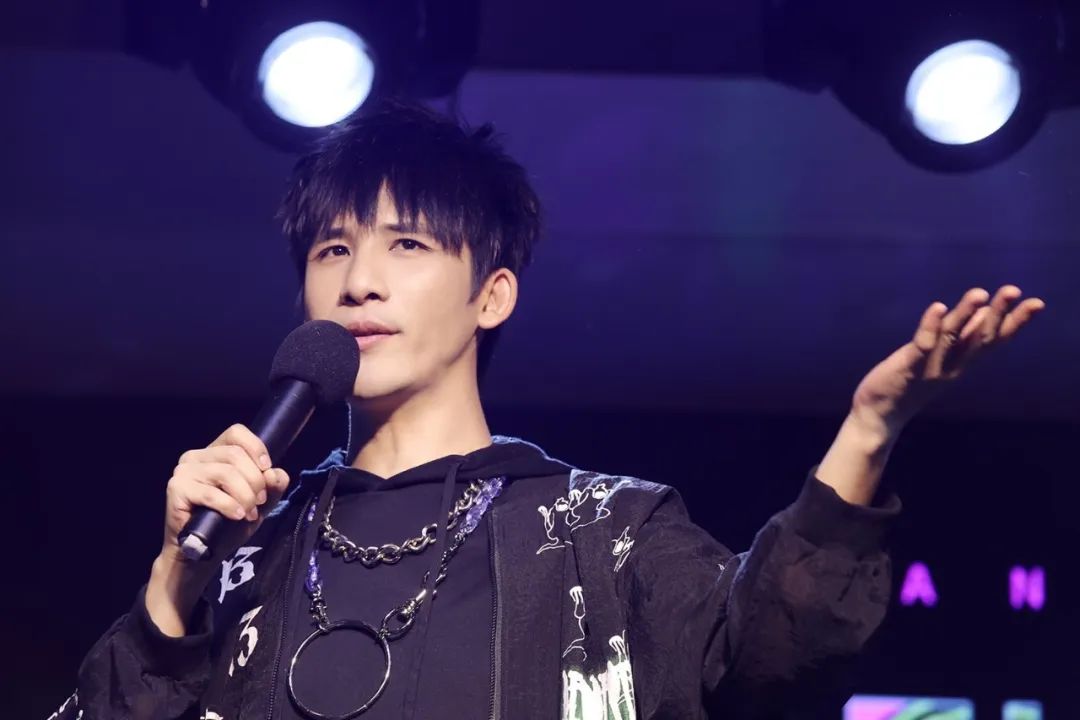 谁在看这些“国民歌手”的演唱会？