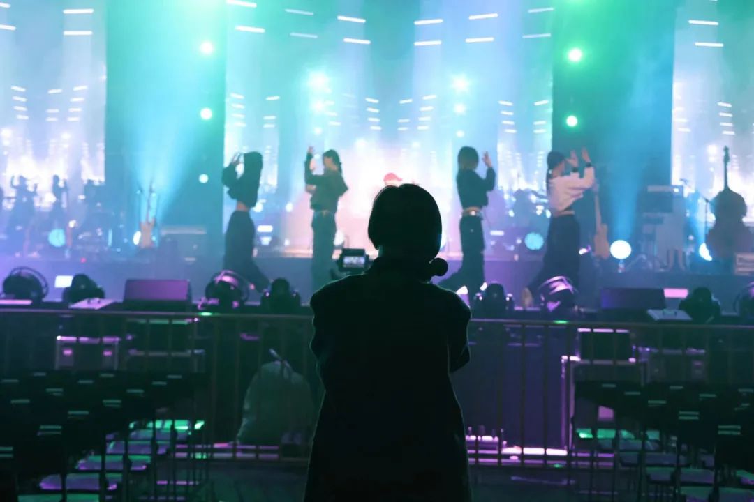 出道容易出头难，为什么赔本也要给上升期艺人做演唱会？