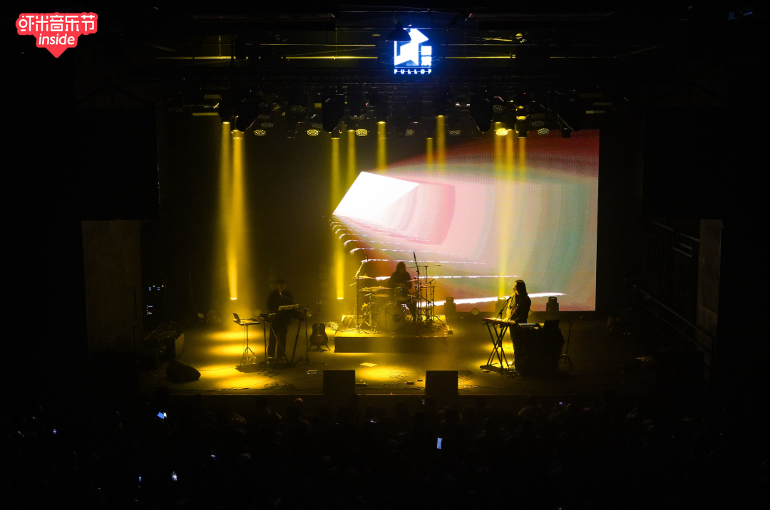 这个跨年，把耳朵和生活都借给虾米