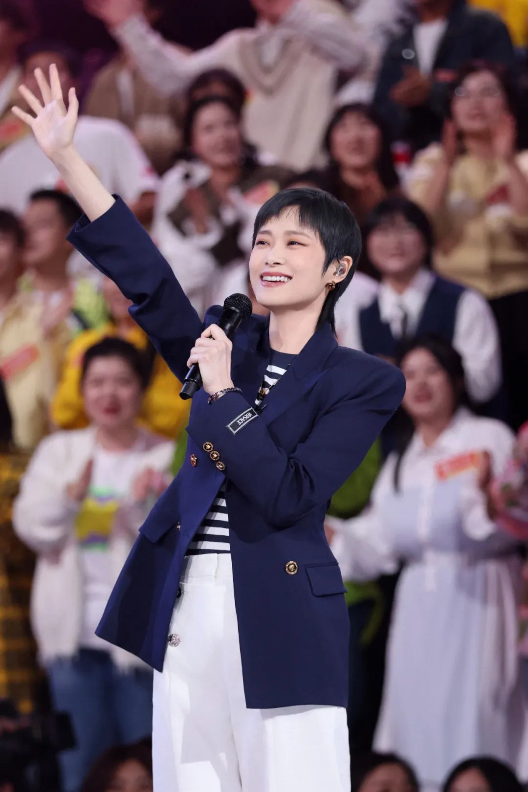 出道19年再回初舞台，李宇春的C位之谜竟是……