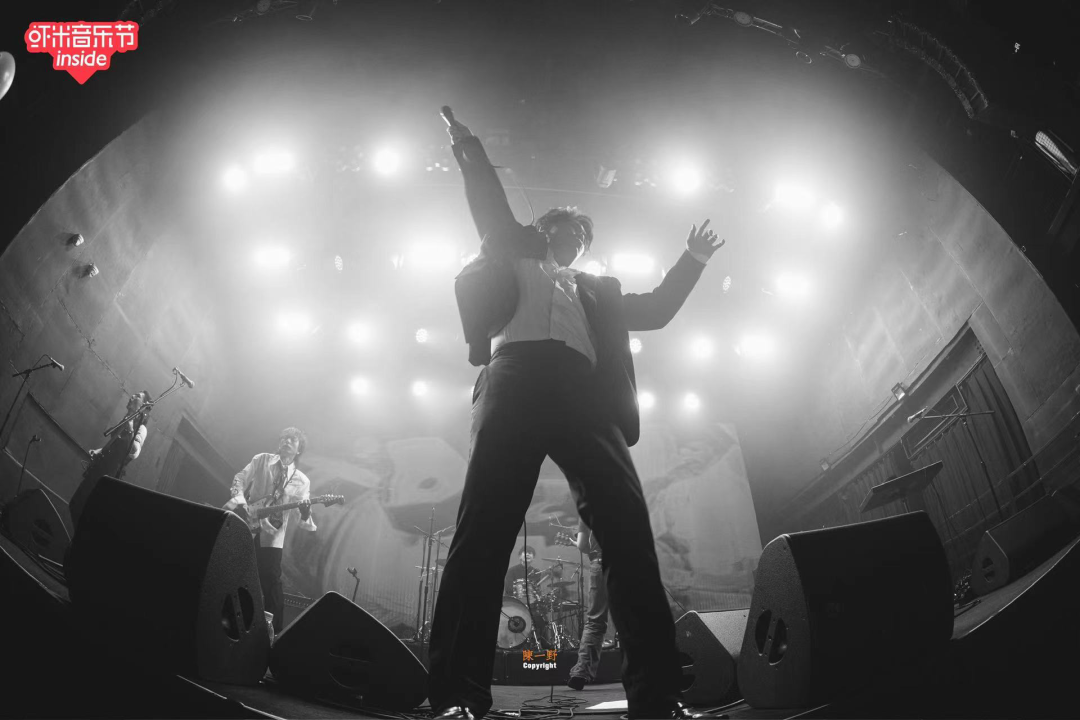 这个跨年，把耳朵和生活都借给虾米