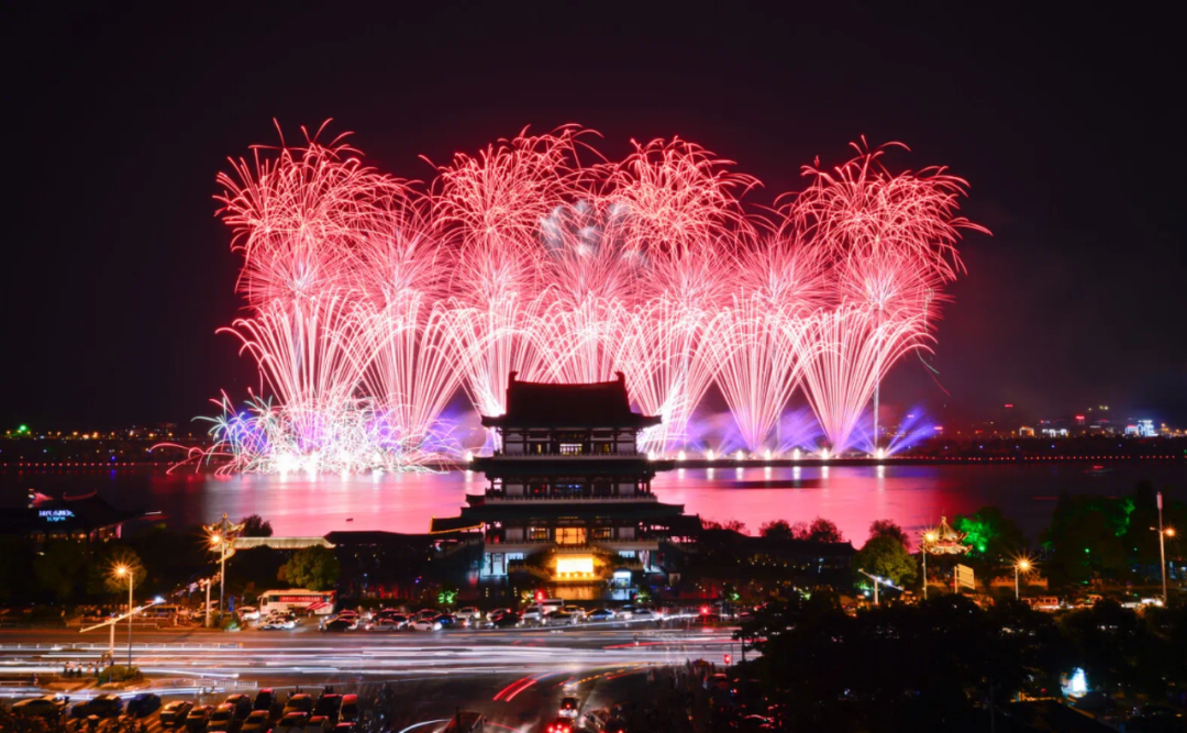 松绑烟花禁燃令，把烟火还给人间