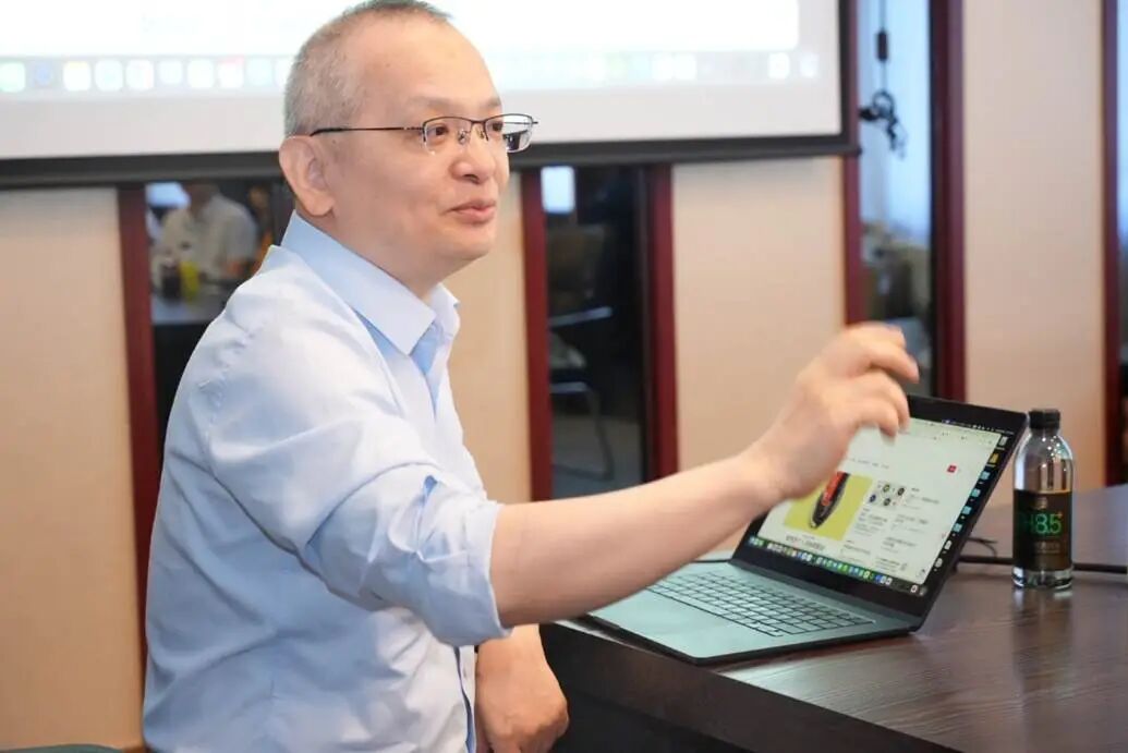 DoNews创始人刘韧：从新闻剪报谈媒体人如何拥抱AI时代