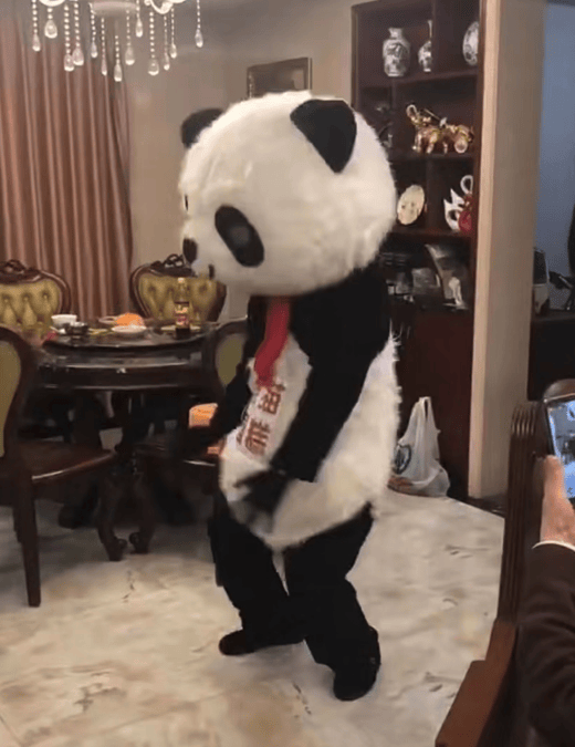 又一网红店倒下了，「情绪价值」生意大败退……