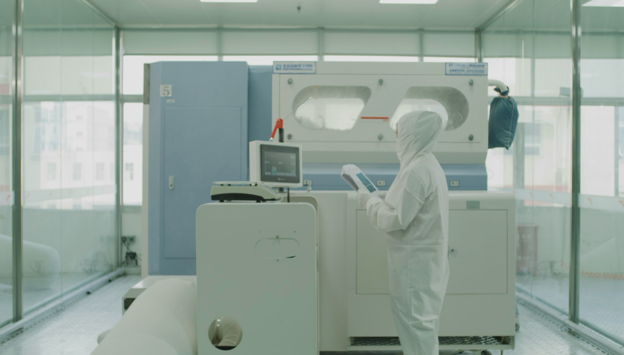 安踏与耐克的赛场，不止在中国