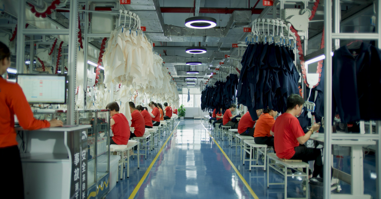 安踏与耐克的赛场，不止在中国