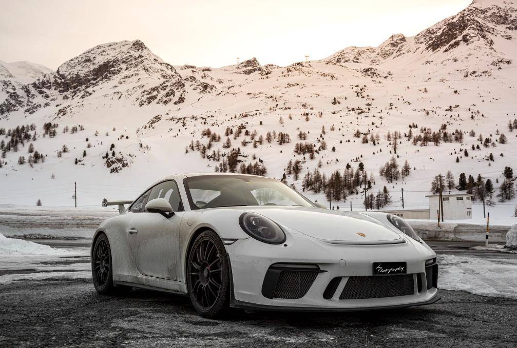 销量下滑却要逆市涨价，保时捷是疯了吗？