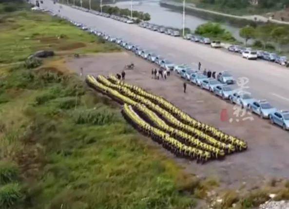 为了不让共享单车进城，出租车司机剑走偏锋杀红了眼……