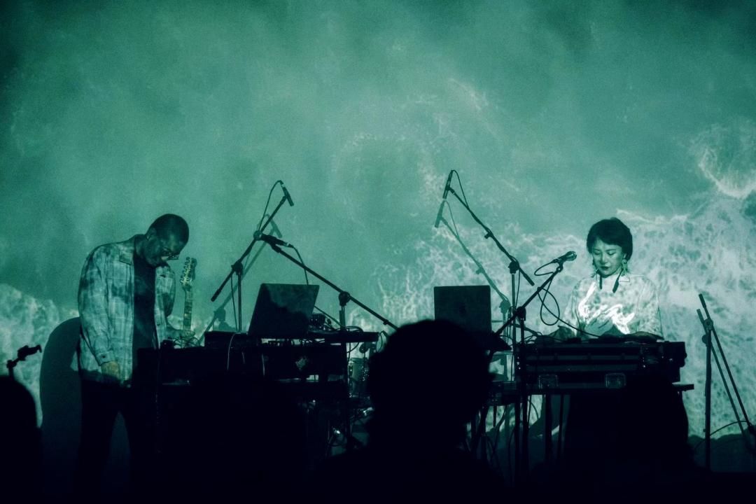 有人价过万，有人零元购，谁来决定演出票价高低？